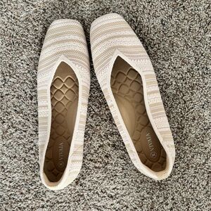 Vivaia Margot 2.0 square toe v cut out flats size 11